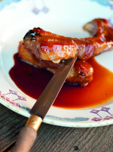 Costelles amb salsa nostrada