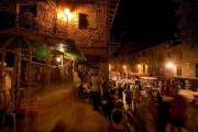 Festes de la Baronia Pinós a la nit