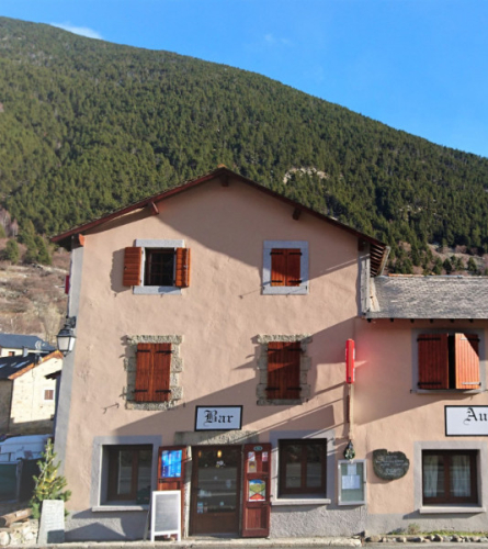 Auberge du Campcardòs,Porta_ fachada