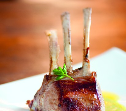 Costillas de cordero con salsa jurvert